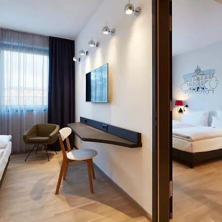 Im Leskanpark Hotel 3*