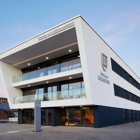 Hotell Im Leskanpark 3*