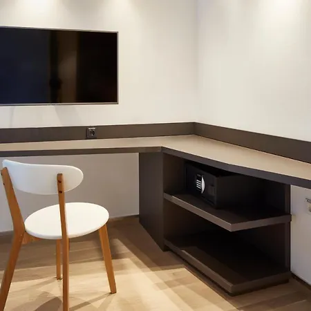 Im Leskanpark Hotel 3*